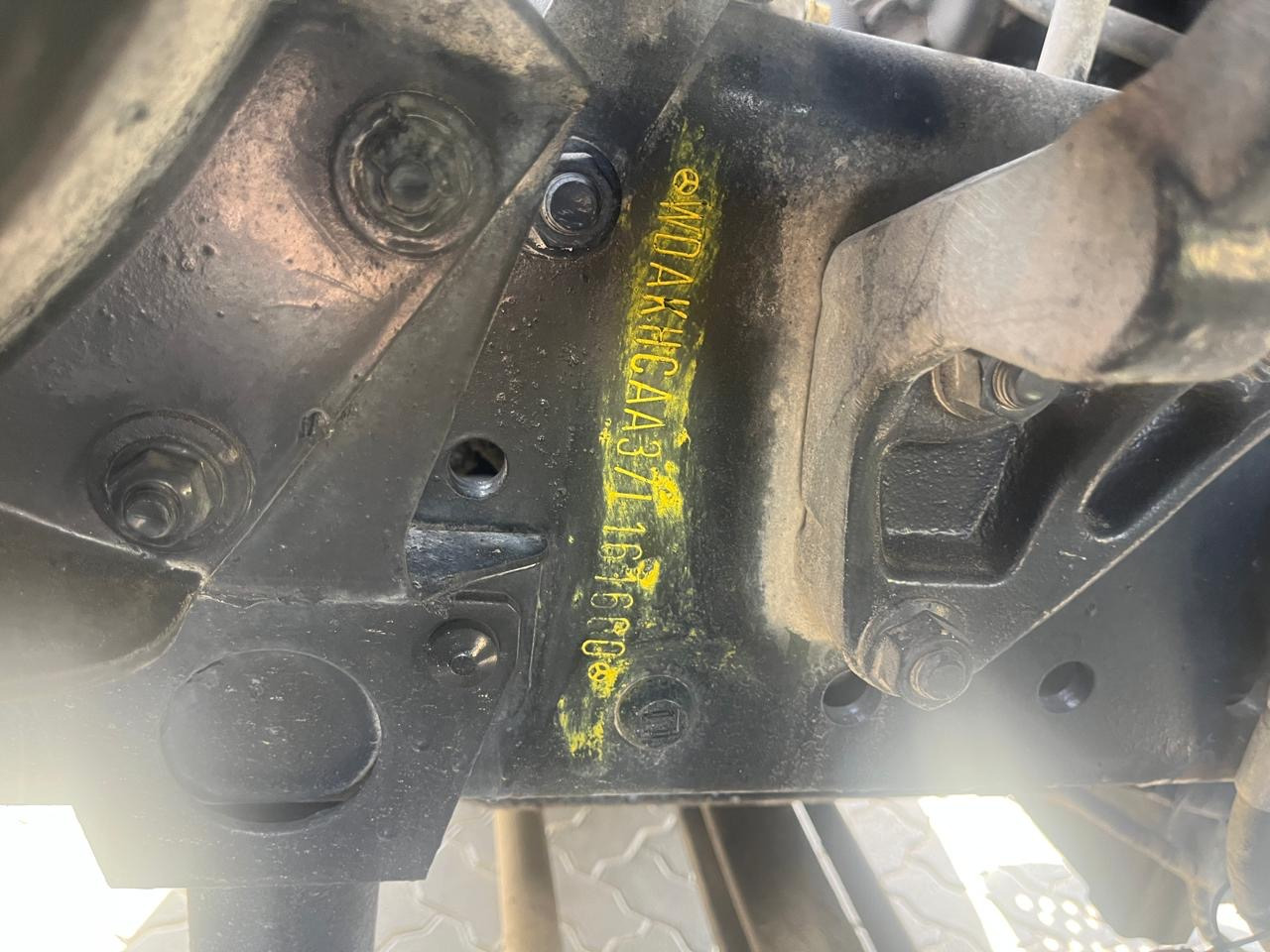 MERCEDES-BENZ 3332 - Vilcējs: foto 2 MERCEDES-BENZ 3332 - Vilcējs: foto 2