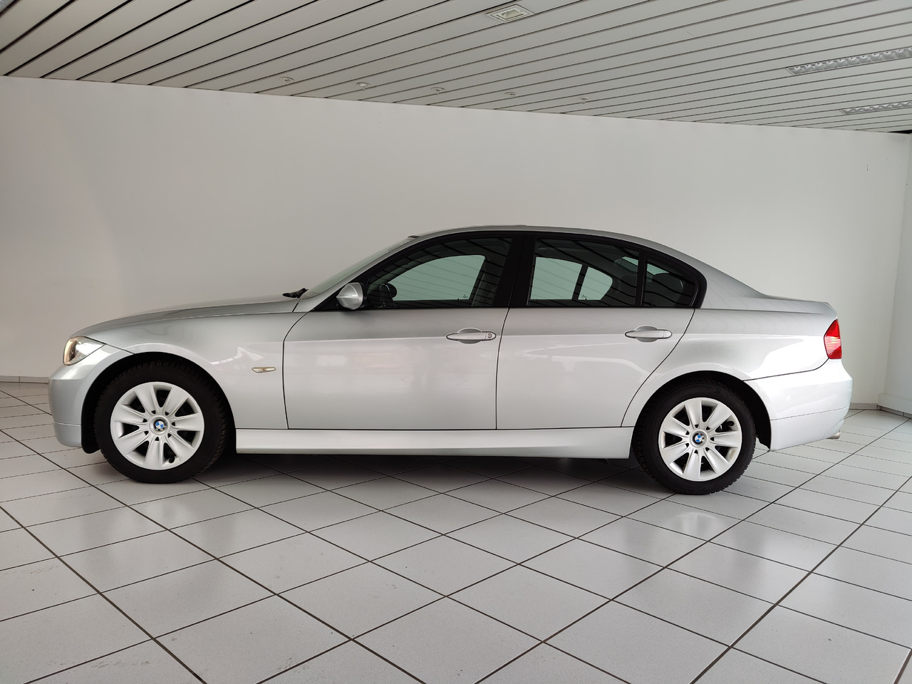 BMW 320i Audiosystem Professional, Automatik, PDC, Licht-Paket - Sedans: foto 2 BMW 320i Audiosystem Professional, Automatik, PDC, Licht-Paket - Sedans: foto 2