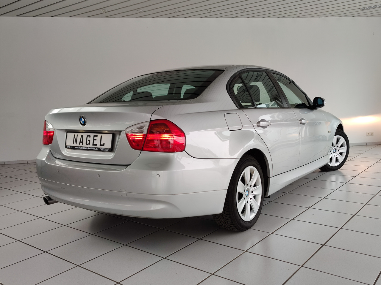 BMW 320i Audiosystem Professional, Automatik, PDC, Licht-Paket - Sedans: foto 5 BMW 320i Audiosystem Professional, Automatik, PDC, Licht-Paket - Sedans: foto 5