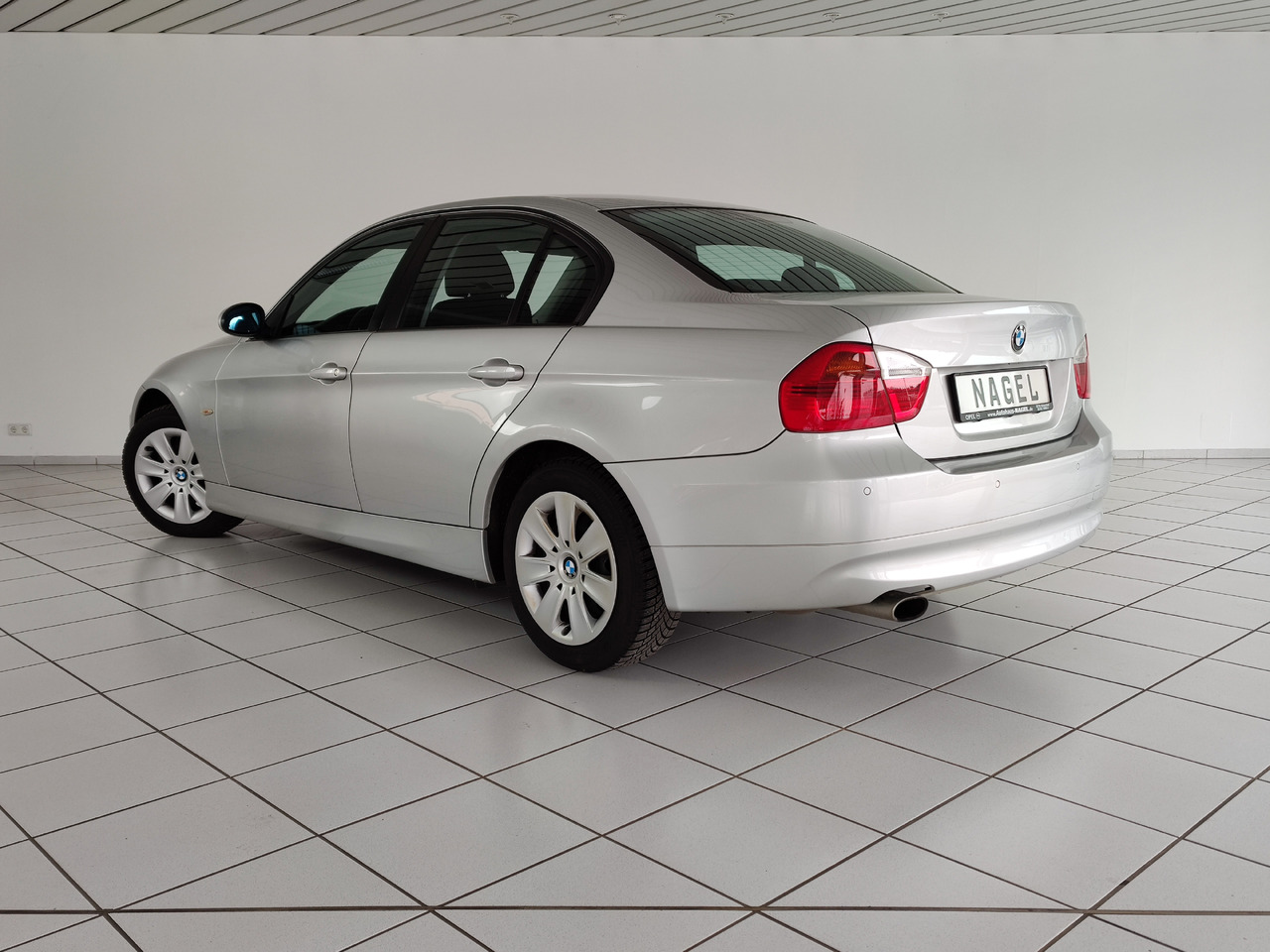 BMW 320i Audiosystem Professional, Automatik, PDC, Licht-Paket - Sedans: foto 3 BMW 320i Audiosystem Professional, Automatik, PDC, Licht-Paket - Sedans: foto 3