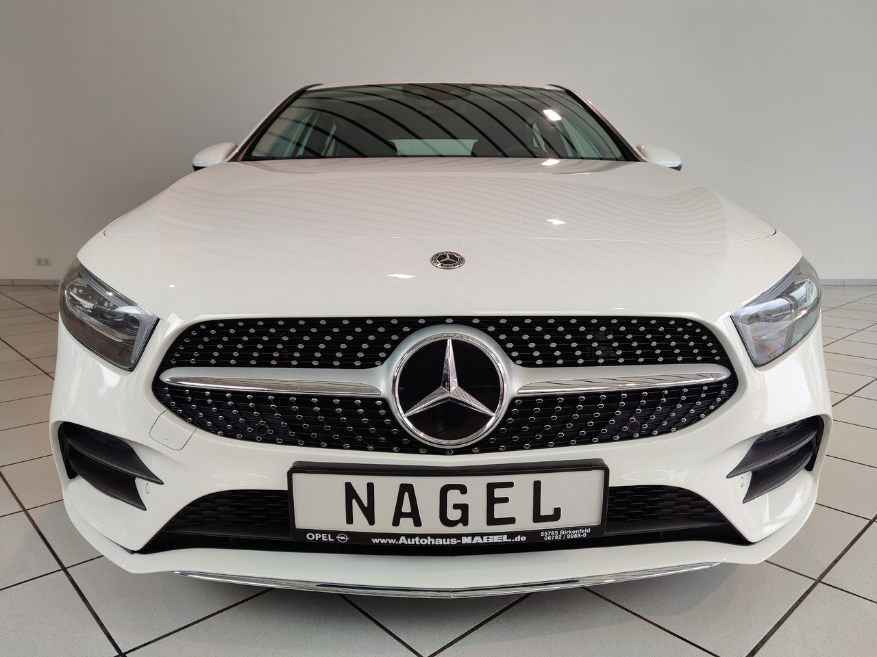 Mercedes-Benz A 200 7G-DCT AMG Line Kamera Navi LED SHZ - Sedans: foto 3 Mercedes-Benz A 200 7G-DCT AMG Line Kamera Navi LED SHZ - Sedans: foto 3