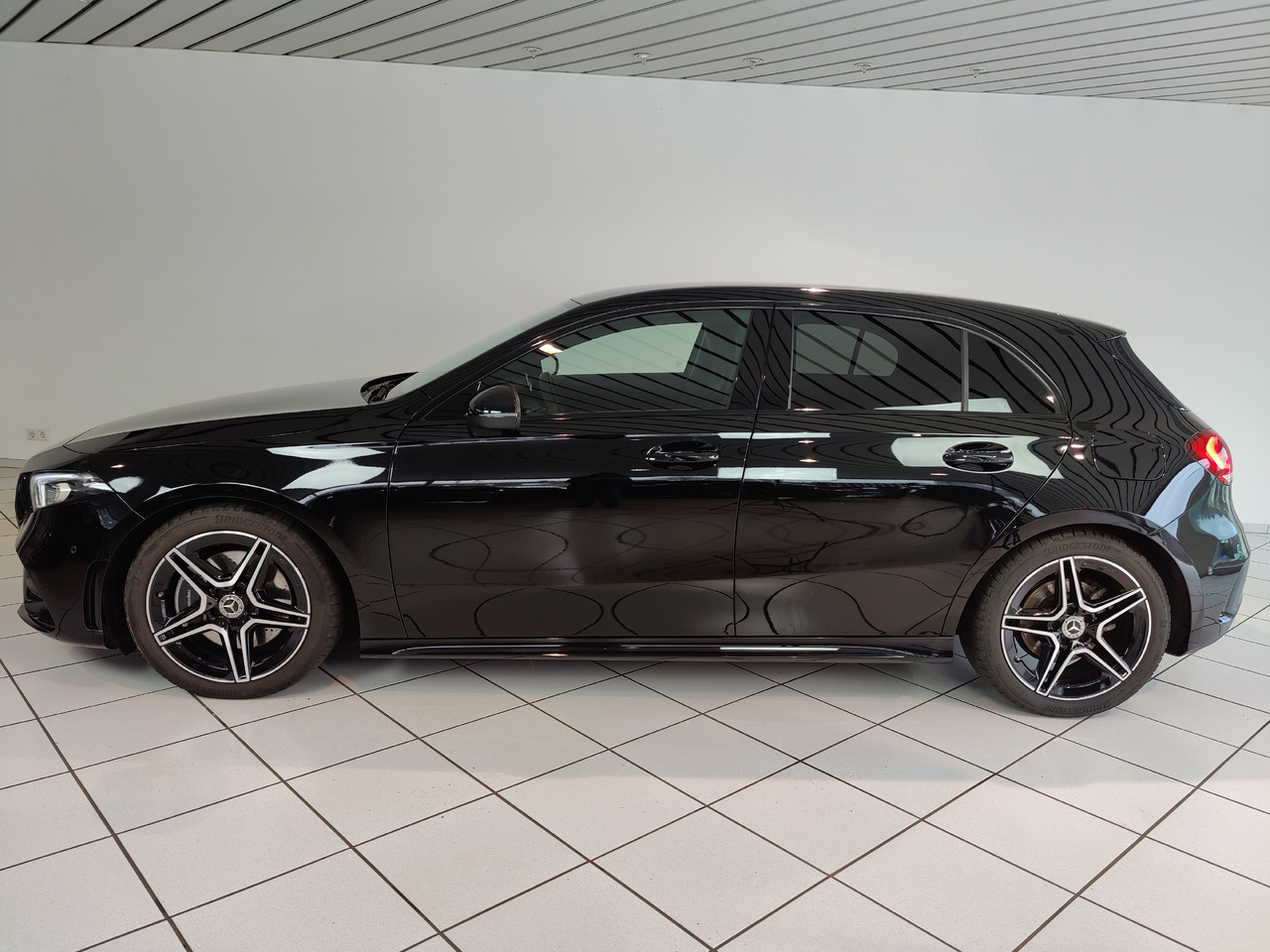 Mercedes-Benz A 220 d Navi LED Park RüKam AHK - Sedans: foto 2 Mercedes-Benz A 220 d Navi LED Park RüKam AHK - Sedans: foto 2