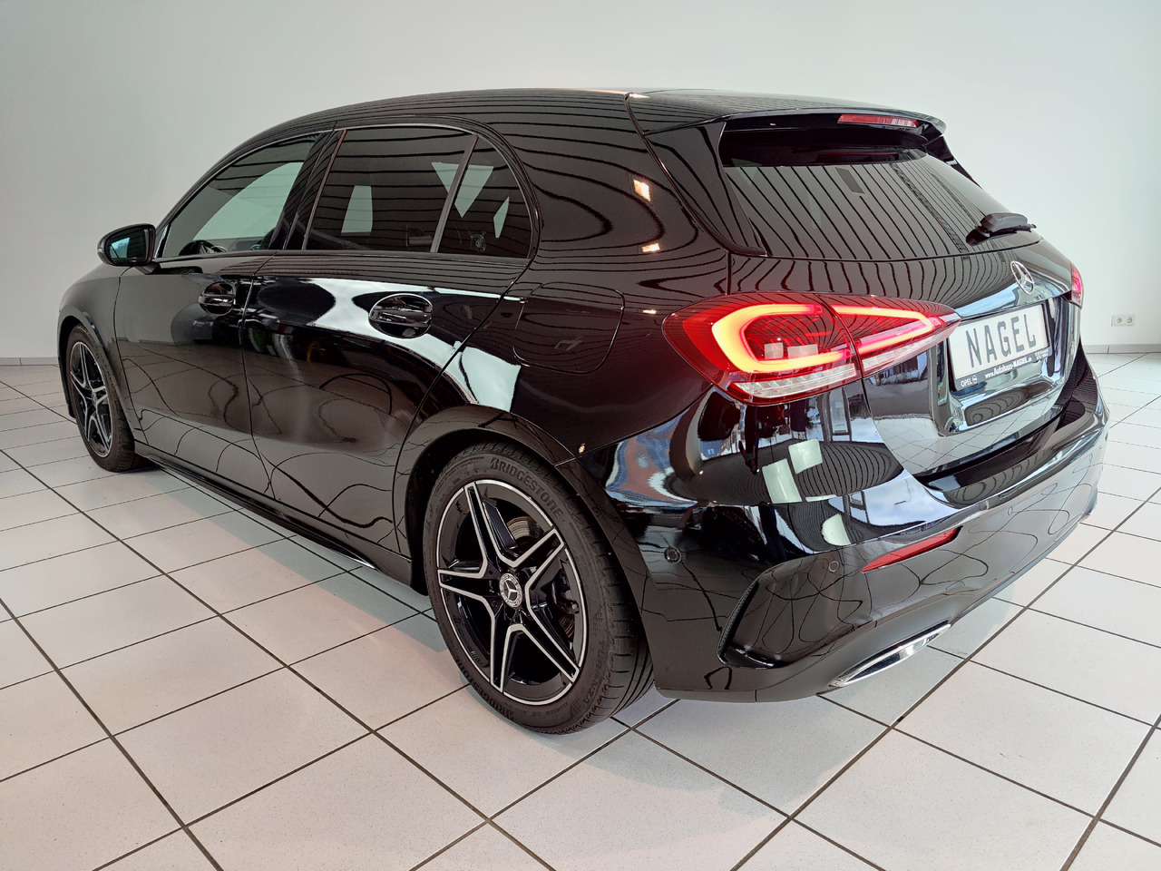 Mercedes-Benz A 220 d Navi LED Park RüKam AHK - Sedans: foto 3 Mercedes-Benz A 220 d Navi LED Park RüKam AHK - Sedans: foto 3