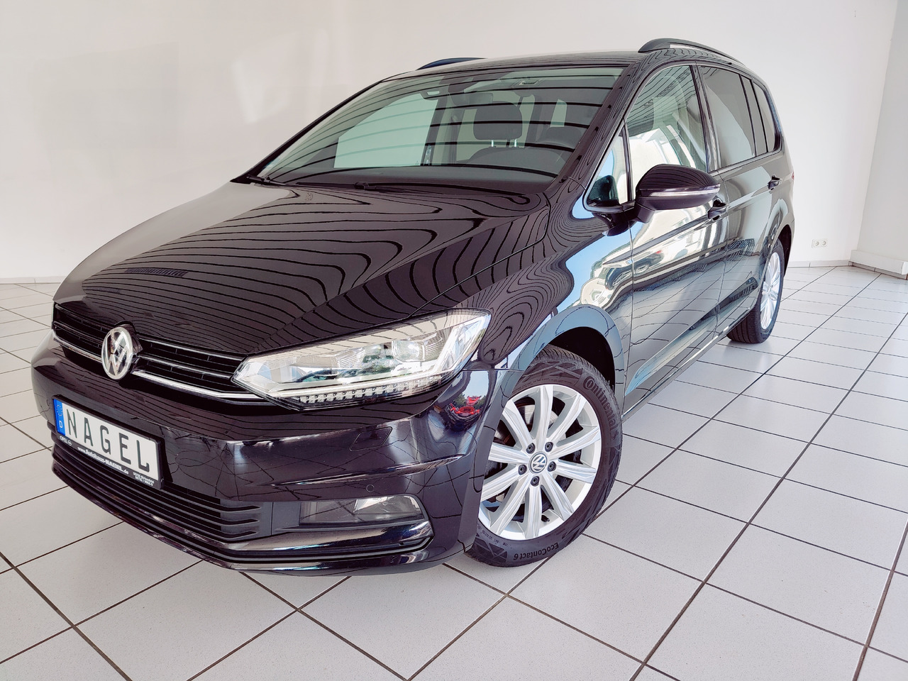 Volkswagen Touran Highline BMT/Start-Stopp Navi Licht RüKam - Vieglā automašīna: foto 1 Volkswagen Touran Highline BMT/Start-Stopp Navi Licht RüKam - Vieglā automašīna: foto 1