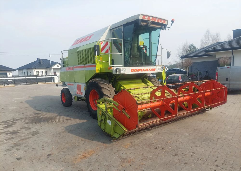 Claas Dominator 98SL - Labības kombains: foto 1 Claas Dominator 98SL - Labības kombains: foto 1