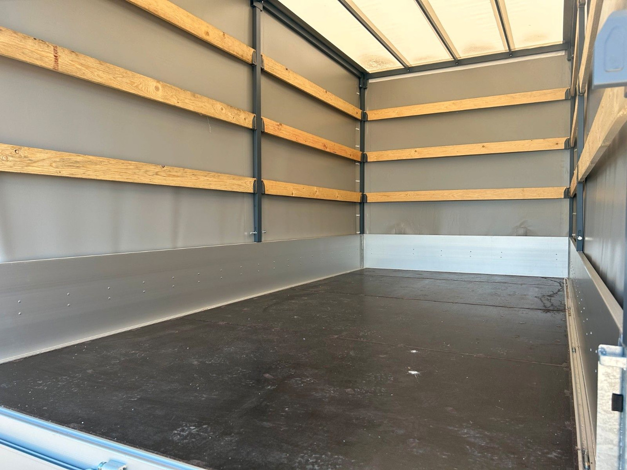 Fiat DUCATO XLWB MAXI Pritsche+Plane - Furgons ar tentu: foto 5 Fiat DUCATO XLWB MAXI Pritsche+Plane - Furgons ar tentu: foto 5