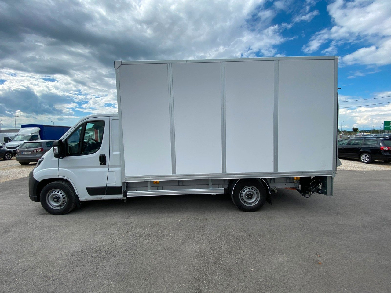 Fiat Ducato KOFFER+LBW L4 140 Multijet Maxi - Furgons ar slēgtā virsbūve: foto 4 Fiat Ducato KOFFER+LBW L4 140 Multijet Maxi - Furgons ar slēgtā virsbūve: foto 4