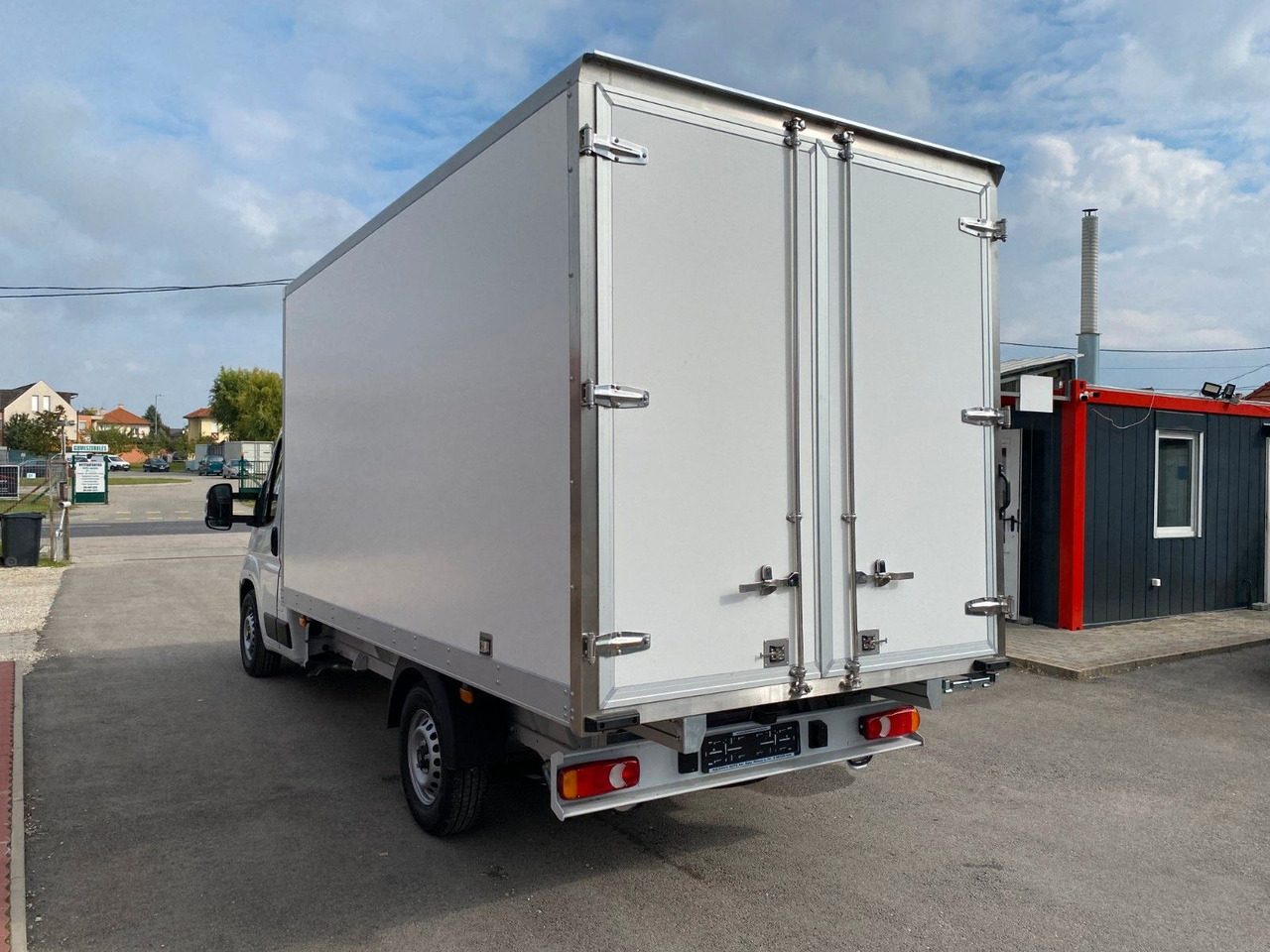 Fiat Ducato KOFFER - Furgons ar slēgtā virsbūve: foto 4 Fiat Ducato KOFFER - Furgons ar slēgtā virsbūve: foto 4