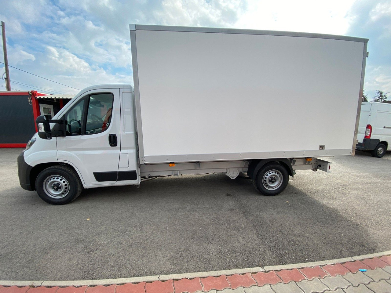 Fiat Ducato KOFFER - Furgons ar slēgtā virsbūve: foto 3 Fiat Ducato KOFFER - Furgons ar slēgtā virsbūve: foto 3