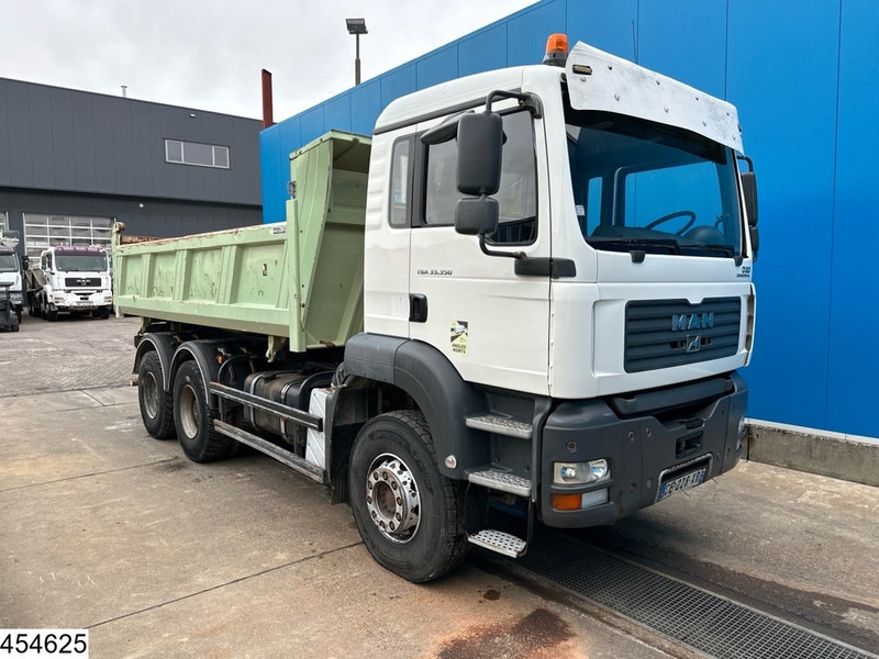MAN TGA 33 350 6x4, Manual, Steel suspension - Kravas automašīna pašizgāzējs: foto 3 MAN TGA 33 350 6x4, Manual, Steel suspension - Kravas automašīna pašizgāzējs: foto 3