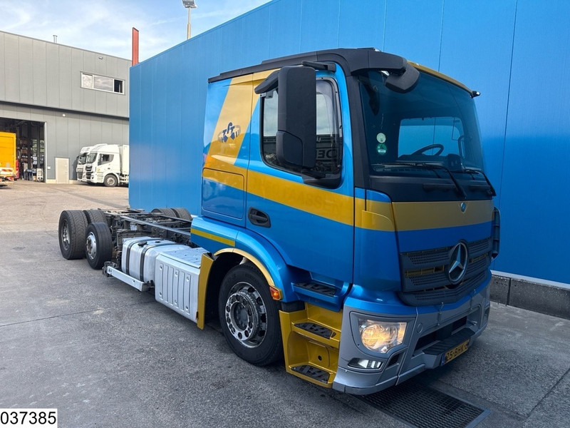 Mercedes-Benz Actros 2443 6x2, EURO 6, PTO, Standairco - Šasija kravas automašīna: foto 2 Mercedes-Benz Actros 2443 6x2, EURO 6, PTO, Standairco - Šasija kravas automašīna: foto 2