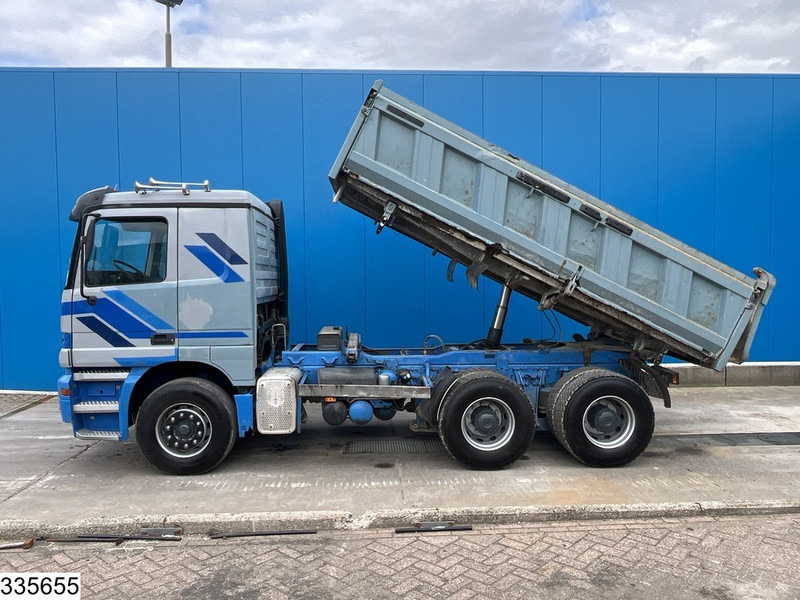 Mercedes-Benz Actros 2643 6x4, EURO 2, Manual, Retarder - Kravas automašīna pašizgāzējs: foto 3 Mercedes-Benz Actros 2643 6x4, EURO 2, Manual, Retarder - Kravas automašīna pašizgāzējs: foto 3