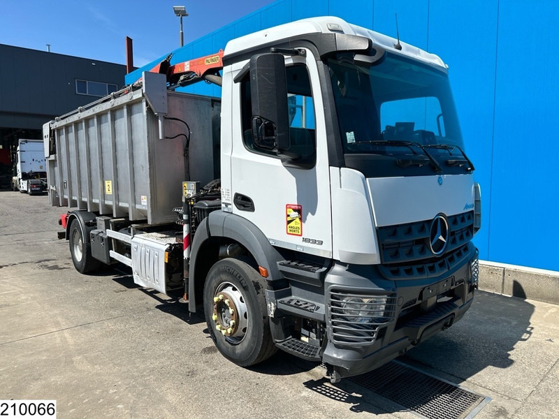 Mercedes-Benz Arocs 1833 EURO 6, Kipper, Palfinger - Kravas automašīna pašizgāzējs, Kravas auto ar manipulatoru: foto 3 Mercedes-Benz Arocs 1833 EURO 6, Kipper, Palfinger - Kravas automašīna pašizgāzējs, Kravas auto ar manipulatoru: foto 3