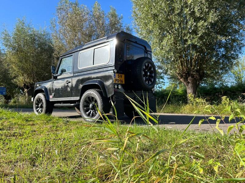 Land Rover Defender X tech with black pack - Vieglā automašīna: foto 2 Land Rover Defender X tech with black pack - Vieglā automašīna: foto 2