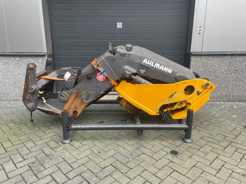 Ahlmann AS900-23115595-Lifting framework/Schaufelarm/Giek - Strēle - Celtniecības tehnika: foto 1 Ahlmann AS900-23115595-Lifting framework/Schaufelarm/Giek - Strēle - Celtniecības tehnika: foto 1