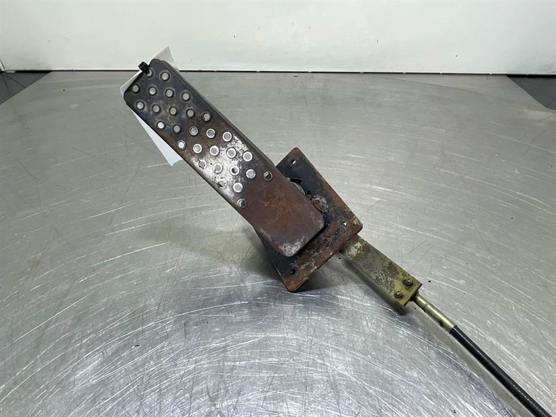 Ahlmann AZ14-4184957A-Gas pedal/Fusspedal - Kabīne un interjers - Celtniecības tehnika: foto 2 Ahlmann AZ14-4184957A-Gas pedal/Fusspedal - Kabīne un interjers - Celtniecības tehnika: foto 2