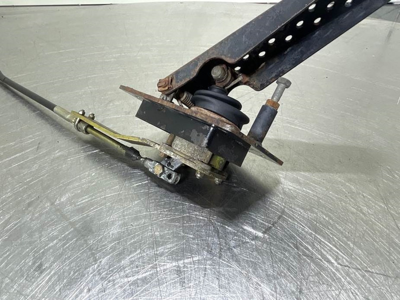 Ahlmann AZ14-4184957A-Gas pedal/Fusspedal - Kabīne un interjers - Celtniecības tehnika: foto 5 Ahlmann AZ14-4184957A-Gas pedal/Fusspedal - Kabīne un interjers - Celtniecības tehnika: foto 5