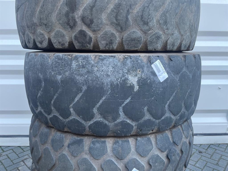 Ahlmann -Michelin 17.5R25-Tire/Reifen/Band - Riepas un diski - Celtniecības tehnika: foto 4 Ahlmann -Michelin 17.5R25-Tire/Reifen/Band - Riepas un diski - Celtniecības tehnika: foto 4