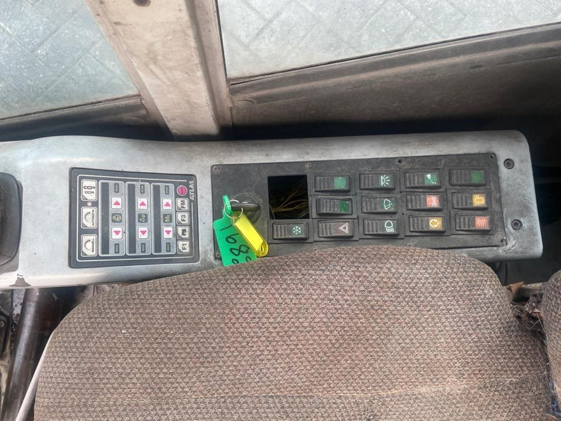 Atlas 1704MH - Cabin/Kabine/Cabine - Kabīne un interjers - Celtniecības tehnika: foto 5 Atlas 1704MH - Cabin/Kabine/Cabine - Kabīne un interjers - Celtniecības tehnika: foto 5