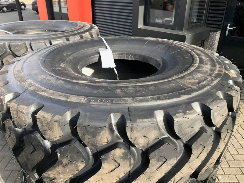 Banden/Reifen/Tires 26.5R25 XHA - Tyre/Reifen/Band - Riepas un diski - Celtniecības tehnika: foto 4 Banden/Reifen/Tires 26.5R25 XHA - Tyre/Reifen/Band - Riepas un diski - Celtniecības tehnika: foto 4