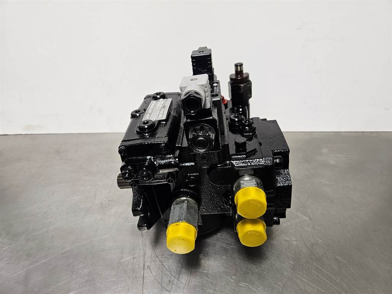 Giant 451T-Bondioli& Pavesi M4PV28-28-Drive pump/Rijpomp - Hidraulika - Celtniecības tehnika: foto 4 Giant 451T-Bondioli& Pavesi M4PV28-28-Drive pump/Rijpomp - Hidraulika - Celtniecības tehnika: foto 4