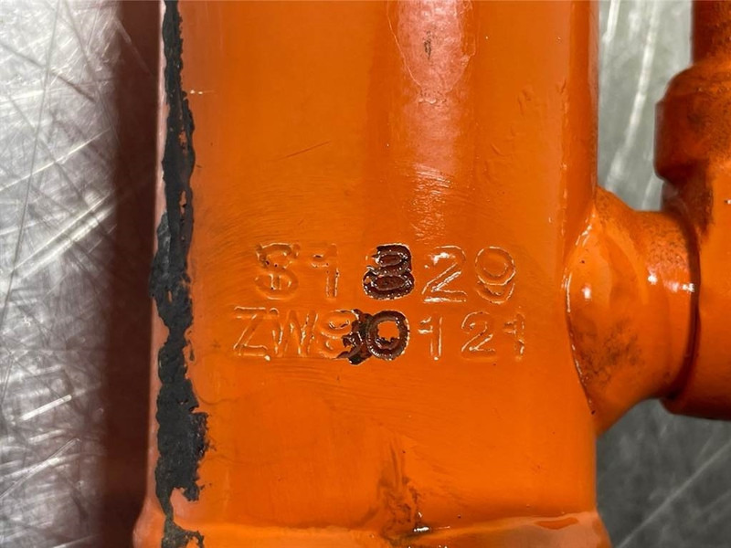 Hitachi ZW95LSD - Steering cylinder/Lenkzylinder - Hidraulika - Celtniecības tehnika: foto 4 Hitachi ZW95LSD - Steering cylinder/Lenkzylinder - Hidraulika - Celtniecības tehnika: foto 4