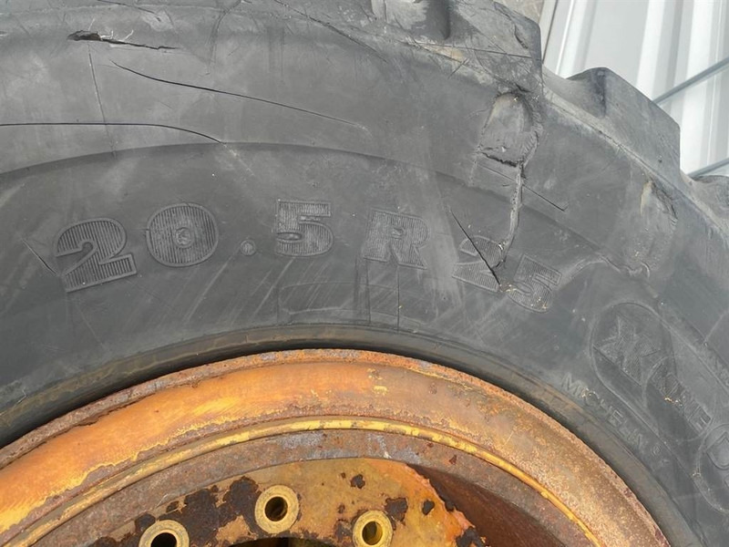 Hyundai HL740-9-Michelin 20.5R25-Tire/Reifen/Band - Riepas un diski - Celtniecības tehnika: foto 5 Hyundai HL740-9-Michelin 20.5R25-Tire/Reifen/Band - Riepas un diski - Celtniecības tehnika: foto 5