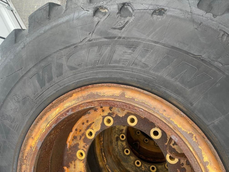 Hyundai HL740-9-Michelin 20.5R25-Tire/Reifen/Band - Riepas un diski - Celtniecības tehnika: foto 4 Hyundai HL740-9-Michelin 20.5R25-Tire/Reifen/Band - Riepas un diski - Celtniecības tehnika: foto 4