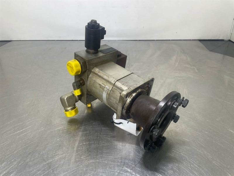 Hyundai HL757-7A-11LD-30700 / VAD0511111-Fan motor - Hidraulika - Celtniecības tehnika: foto 1 Hyundai HL757-7A-11LD-30700 / VAD0511111-Fan motor - Hidraulika - Celtniecības tehnika: foto 1