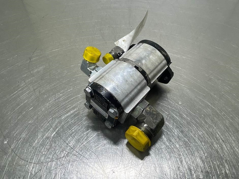 Hyundai HL757-7A-31LD-40500-Fan & brake pump - Hidraulika - Celtniecības tehnika: foto 3 Hyundai HL757-7A-31LD-40500-Fan & brake pump - Hidraulika - Celtniecības tehnika: foto 3