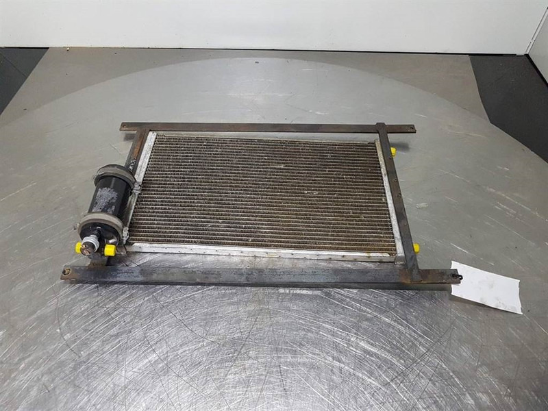 JCB 416 HT-Airco condenser/Klimakondensator/Koeler - Rāmis/ Šasija - Celtniecības tehnika: foto 1 JCB 416 HT-Airco condenser/Klimakondensator/Koeler - Rāmis/ Šasija - Celtniecības tehnika: foto 1