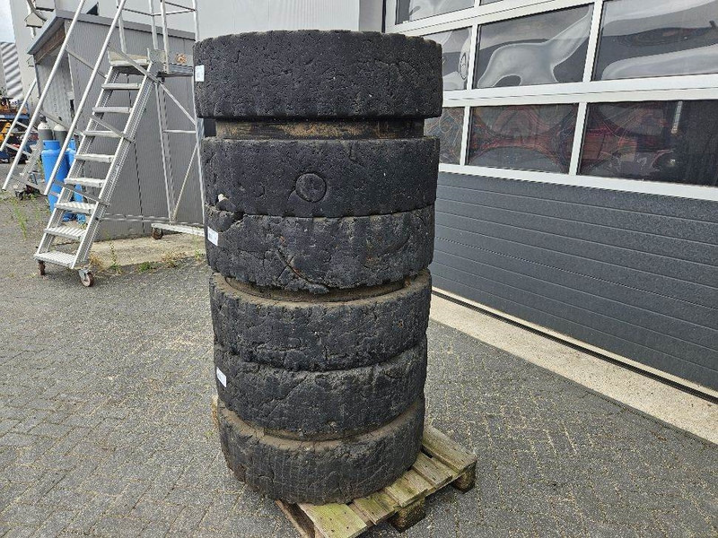 Liebherr 10.00-20 - Tire/Reifen/Band - Riepas un diski - Celtniecības tehnika: foto 2 Liebherr 10.00-20 - Tire/Reifen/Band - Riepas un diski - Celtniecības tehnika: foto 2