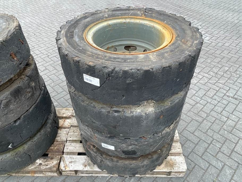 Liebherr 10.00-20 - Tire/Reifen/Band - Riepas un diski - Celtniecības tehnika: foto 5 Liebherr 10.00-20 - Tire/Reifen/Band - Riepas un diski - Celtniecības tehnika: foto 5