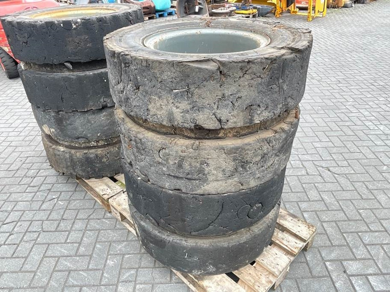 Liebherr 10.00-20 - Tire/Reifen/Band - Riepas un diski - Celtniecības tehnika: foto 3 Liebherr 10.00-20 - Tire/Reifen/Band - Riepas un diski - Celtniecības tehnika: foto 3