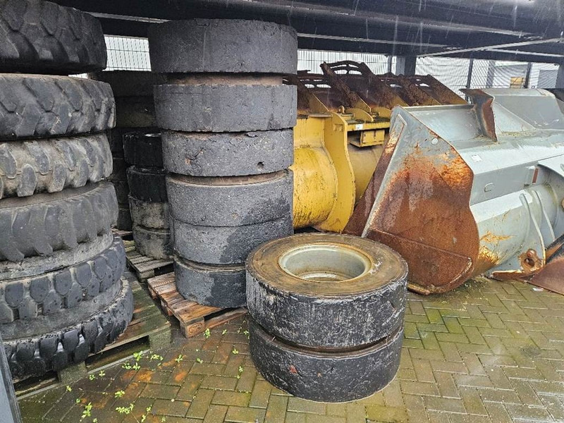 Liebherr 12.00-20 SOLID - Tire/Reifen/Band - Riepas un diski - Celtniecības tehnika: foto 2 Liebherr 12.00-20 SOLID - Tire/Reifen/Band - Riepas un diski - Celtniecības tehnika: foto 2