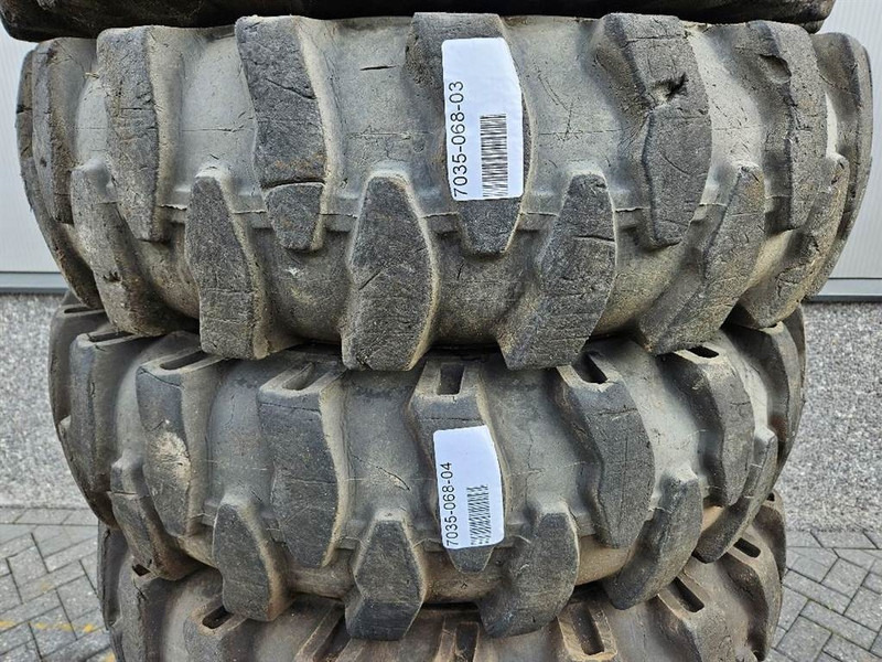 Liebherr A924B-Athletik 10.00-20-Tire/Reifen/Band - Riepas un diski - Celtniecības tehnika: foto 4 Liebherr A924B-Athletik 10.00-20-Tire/Reifen/Band - Riepas un diski - Celtniecības tehnika: foto 4