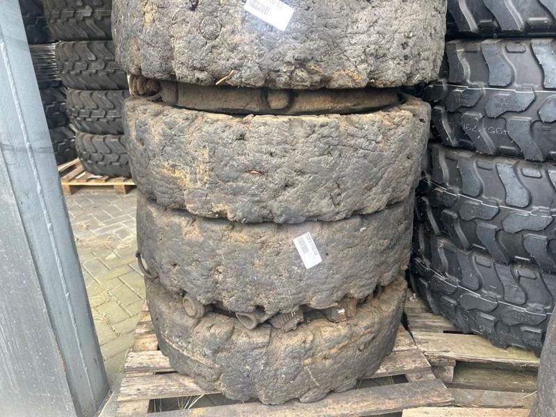 Liebherr A934C-12.00-20-Tire/Reifen/Band - Riepas un diski - Celtniecības tehnika: foto 2 Liebherr A934C-12.00-20-Tire/Reifen/Band - Riepas un diski - Celtniecības tehnika: foto 2