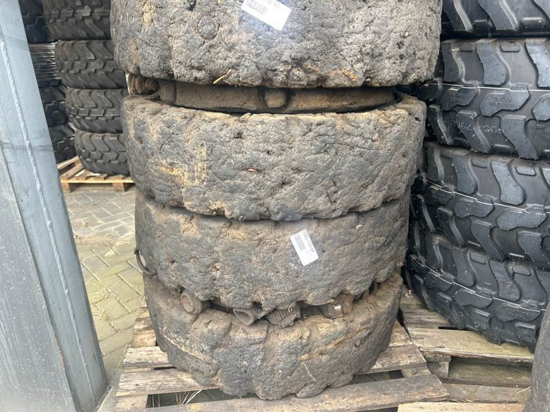 Liebherr A934C-12.00-20-Tire/Reifen/Band - Riepas un diski - Celtniecības tehnika: foto 2 Liebherr A934C-12.00-20-Tire/Reifen/Band - Riepas un diski - Celtniecības tehnika: foto 2