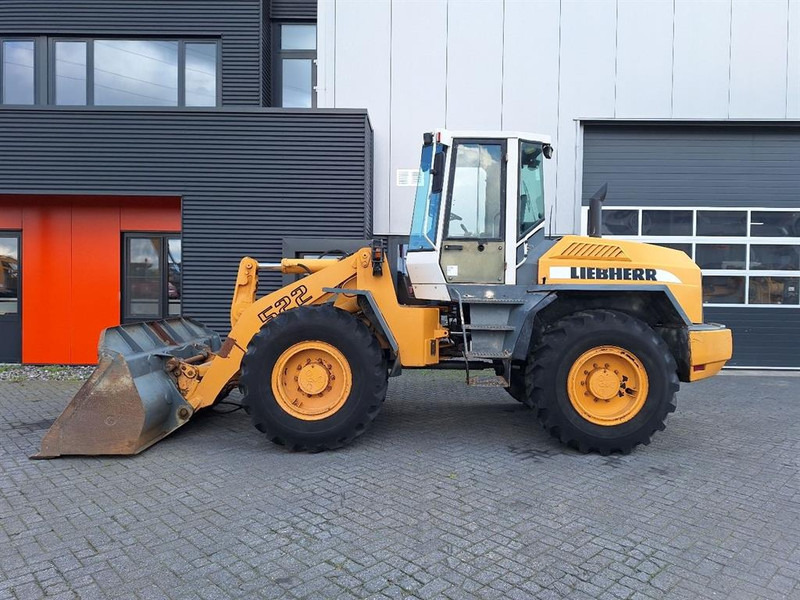 Liebherr L522 - Riteņu iekrāvējs: foto 1 Liebherr L522 - Riteņu iekrāvējs: foto 1