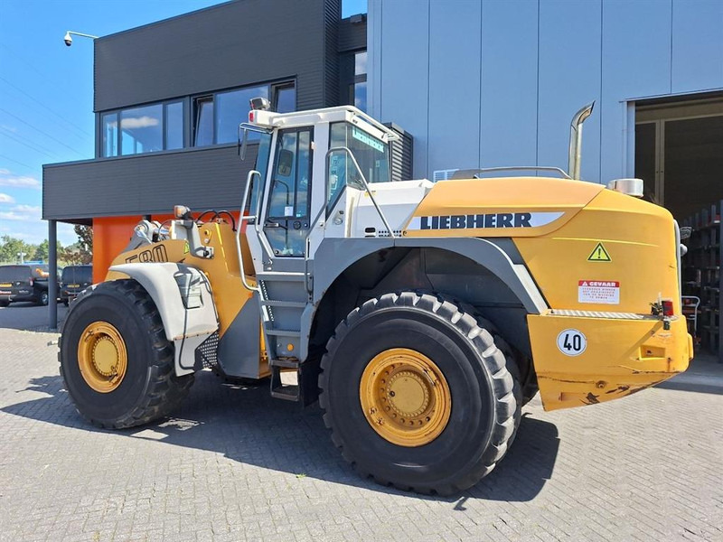 Liebherr L580 - Riteņu iekrāvējs: foto 1 Liebherr L580 - Riteņu iekrāvējs: foto 1