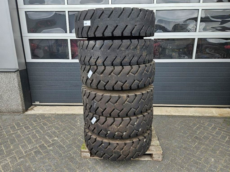 Liebherr LH24M-Michelin 11.00R20-Tyre/Reifen/Band - Riepas un diski - Celtniecības tehnika: foto 1 Liebherr LH24M-Michelin 11.00R20-Tyre/Reifen/Band - Riepas un diski - Celtniecības tehnika: foto 1