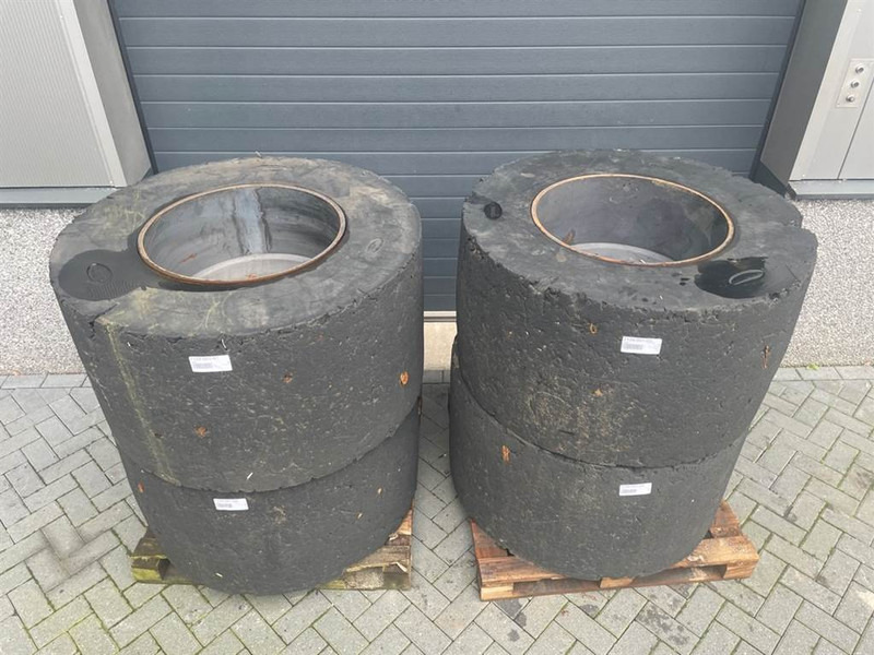 Liebherr LH40M-Trelleborg Brawler 45x10x24-Tire/Reifen/Band - Riepas un diski - Celtniecības tehnika: foto 2 Liebherr LH40M-Trelleborg Brawler 45x10x24-Tire/Reifen/Band - Riepas un diski - Celtniecības tehnika: foto 2