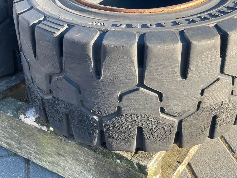 Linde -Trelleborg 200/50-10-Tire/Reifen/Band - Riepas un diski - Celtniecības tehnika: foto 3 Linde -Trelleborg 200/50-10-Tire/Reifen/Band - Riepas un diski - Celtniecības tehnika: foto 3