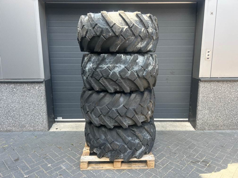Manitou MRT2145-Mitas 18-19.5-Tire/Reifen/Band - Riepas un diski - Celtniecības tehnika: foto 1 Manitou MRT2145-Mitas 18-19.5-Tire/Reifen/Band - Riepas un diski - Celtniecības tehnika: foto 1