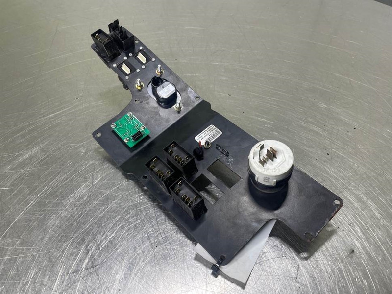 Mecalac 12MTX-3834673/3833717-Dashboard/Console/Konsole - Kabīne un interjers - Celtniecības tehnika: foto 4 Mecalac 12MTX-3834673/3833717-Dashboard/Console/Konsole - Kabīne un interjers - Celtniecības tehnika: foto 4