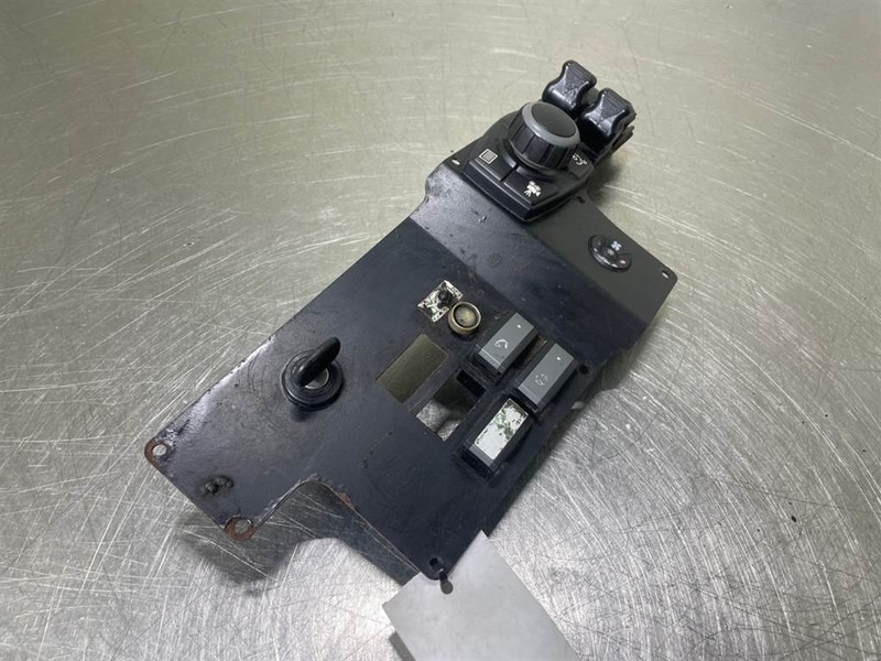 Mecalac 12MTX-3834673/3833717-Dashboard/Console/Konsole - Kabīne un interjers - Celtniecības tehnika: foto 3 Mecalac 12MTX-3834673/3833717-Dashboard/Console/Konsole - Kabīne un interjers - Celtniecības tehnika: foto 3