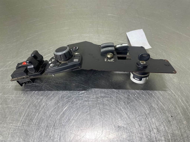 Mecalac 12MTX-3834673/3833717-Dashboard/Console/Konsole - Kabīne un interjers - Celtniecības tehnika: foto 1 Mecalac 12MTX-3834673/3833717-Dashboard/Console/Konsole - Kabīne un interjers - Celtniecības tehnika: foto 1