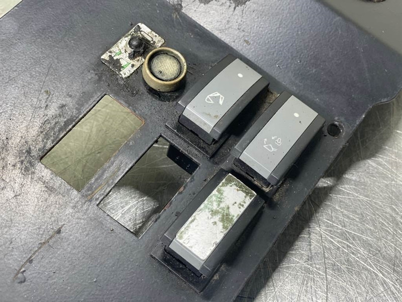 Mecalac 12MTX-3834673/3833717-Dashboard/Console/Konsole - Kabīne un interjers - Celtniecības tehnika: foto 5 Mecalac 12MTX-3834673/3833717-Dashboard/Console/Konsole - Kabīne un interjers - Celtniecības tehnika: foto 5