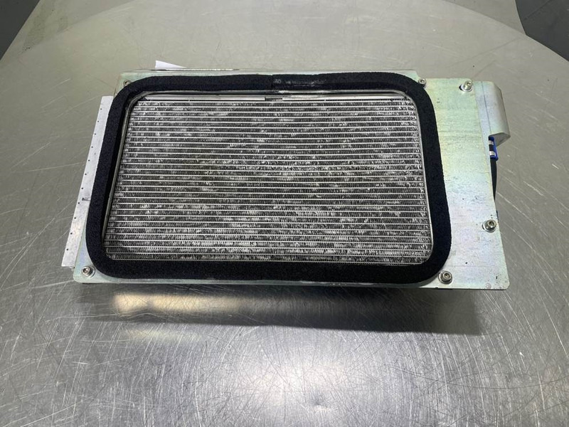 Mecalac 12MTX-5370437-Airco condenser/Klimakondensator - Rāmis/ Šasija - Celtniecības tehnika: foto 2 Mecalac 12MTX-5370437-Airco condenser/Klimakondensator - Rāmis/ Šasija - Celtniecības tehnika: foto 2