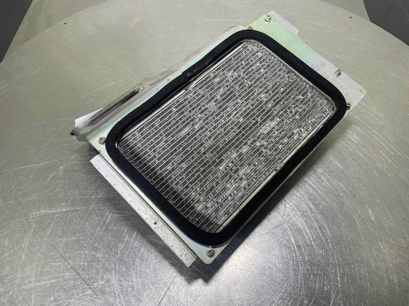 Mecalac 12MTX-5370437-Airco condenser/Klimakondensator - Rāmis/ Šasija - Celtniecības tehnika: foto 3 Mecalac 12MTX-5370437-Airco condenser/Klimakondensator - Rāmis/ Šasija - Celtniecības tehnika: foto 3